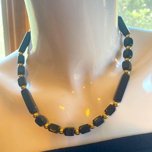 Chokers type necklace